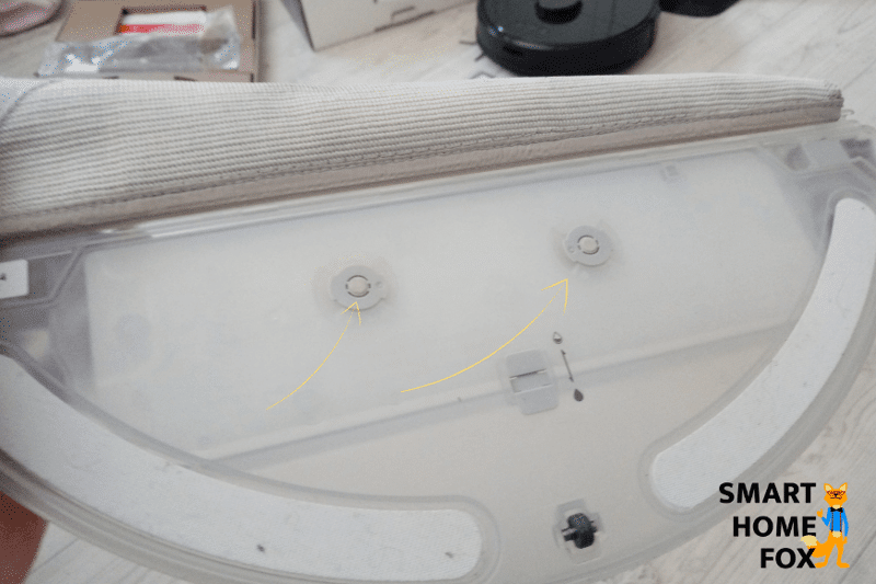 Пружинная конструкция Roborock S5 Max для дополнительного давления на швабру.